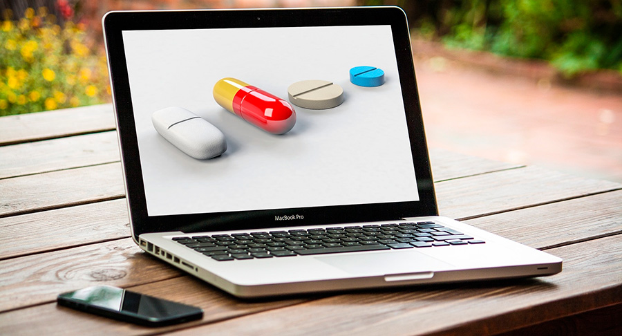 На фото Лекарственные препараты и онлайн-аптеки