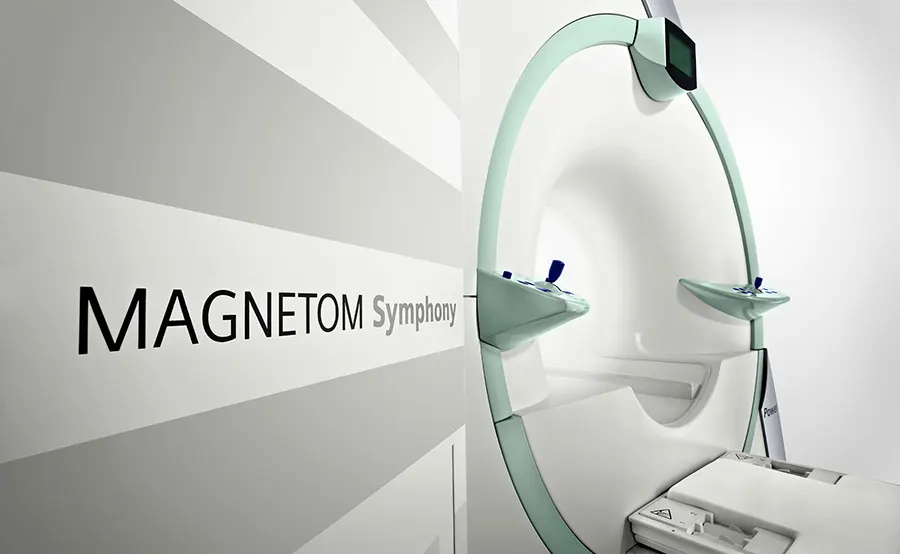 На фото Магнитно-резонансная томография грудного отдела позвоночника - как это работает