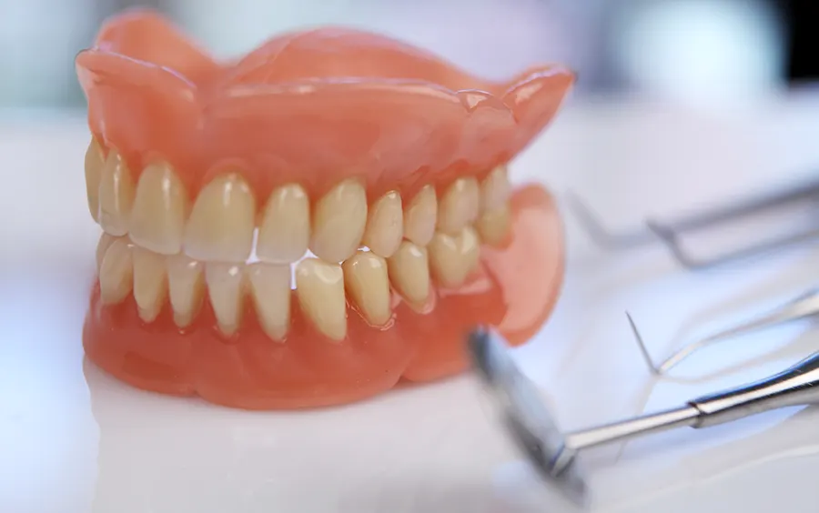 на фото Современное протезирование зубов